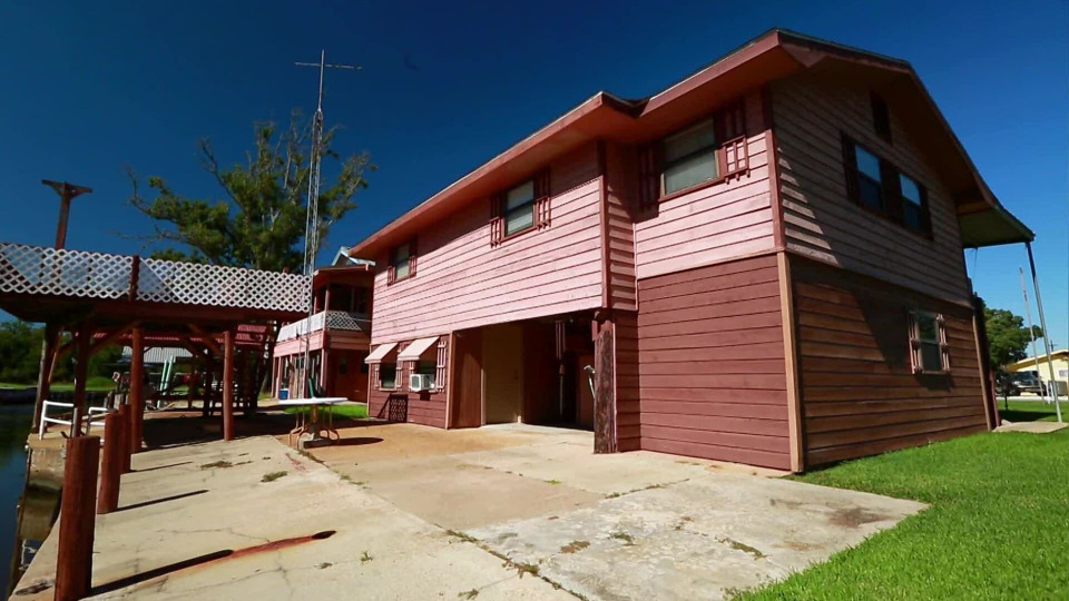 s2014e08 — A Louisiana Family Scours Johnson Bayou for a Real Vacation Home