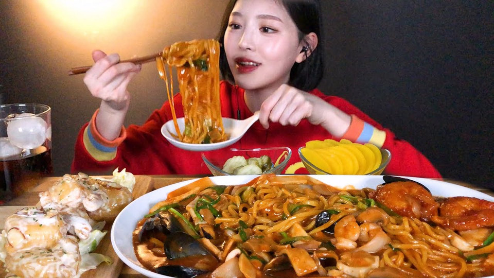 s01e106 — SUB)꾸덕한 해물볶음짬뽕 통통한 크림새우 먹방 feat.깐쇼새우 리얼사운드 Bokkeum jjambbong(seafood stir-fried noodle)Mukbang ASMR