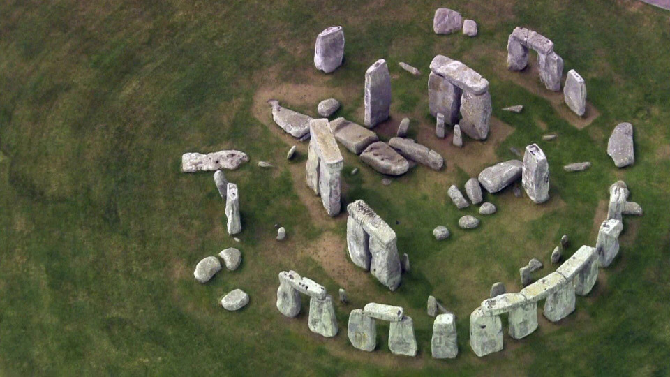 s01e11 — The Yeti's Hand, Crop Circles of the Deep and the Riddle of Stonehenge
