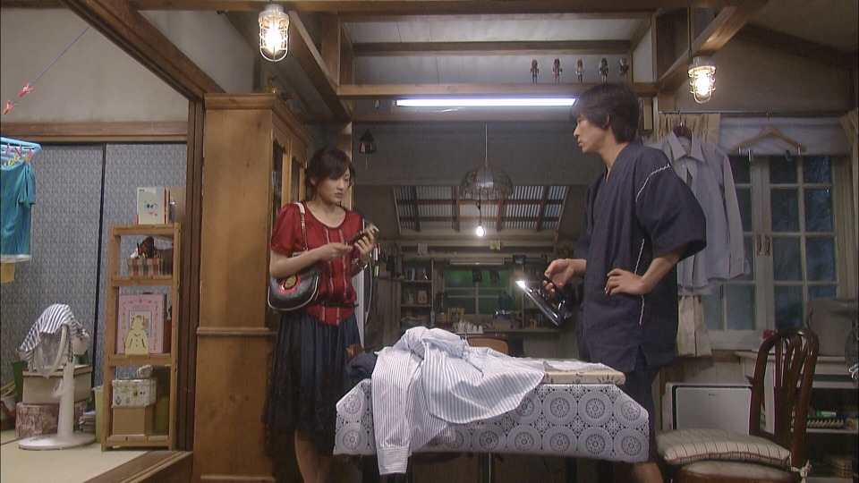 s01e06 — A kiss of a dried up woman... First trouble of a cherished love