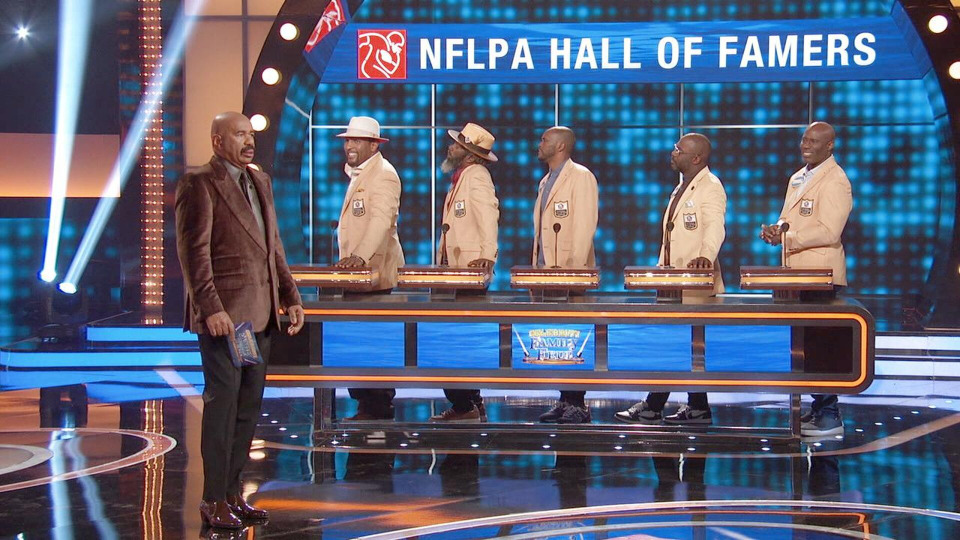 s09e05 — NFLPA All Stars vs. NFLPA Hall of Fame and Adam Devine vs. Anders Holm