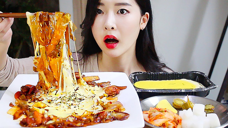 s01e13 — 매운찜닭 당면 치즈사리 리얼사운드먹방 / Spicy Braised chicken with glass noodles and cheese Mukbang