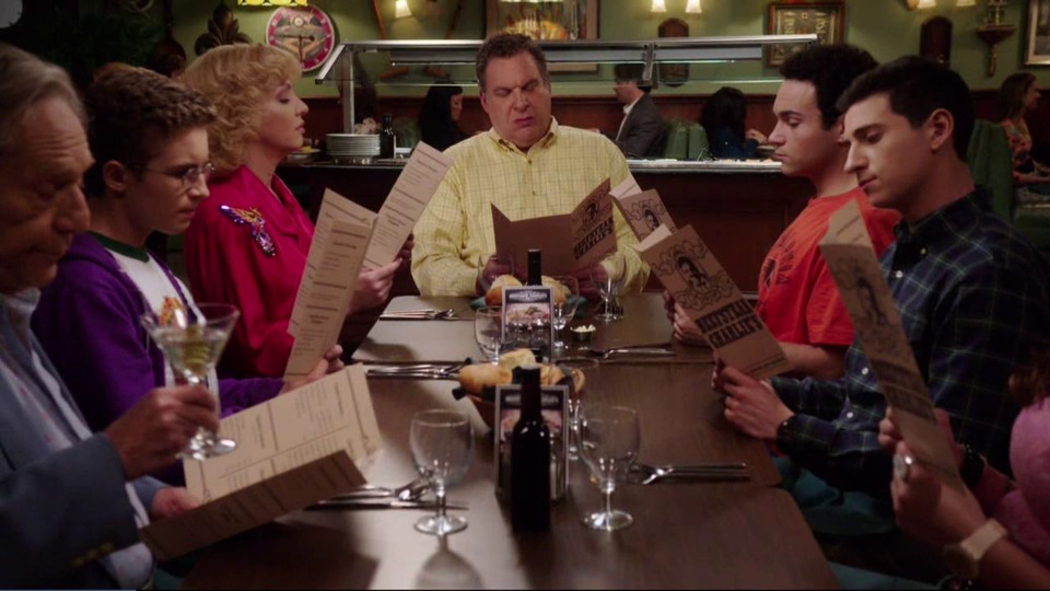 s05e12 — Dinner with the Goldbergs