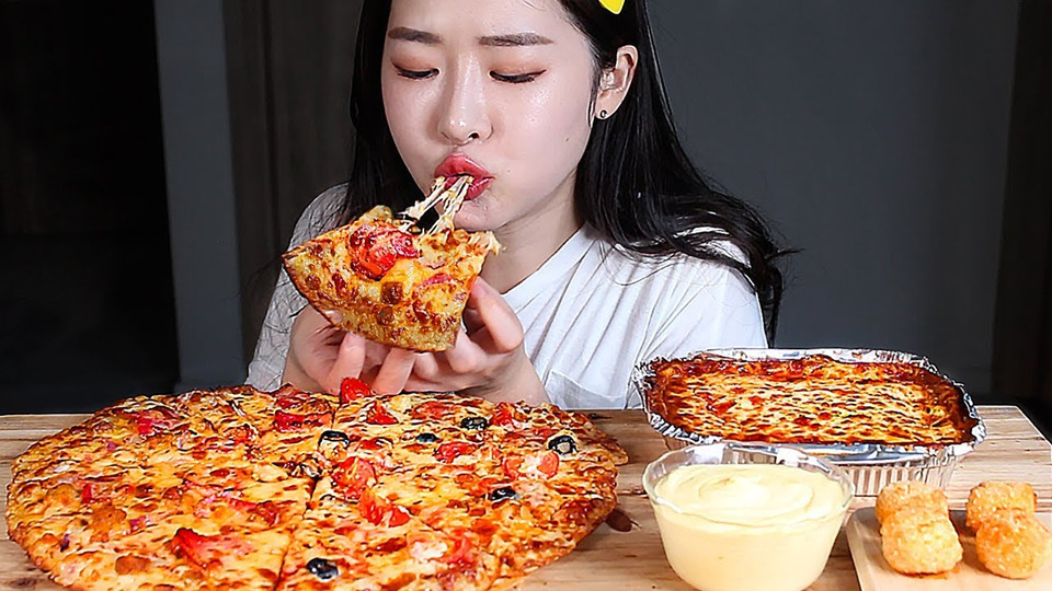 s01e146 — ASMR Праздник пиццы Острая пицца Пицца с беконом и сыром Сырные шарики Спагетти MUKBANG EATING SHOW