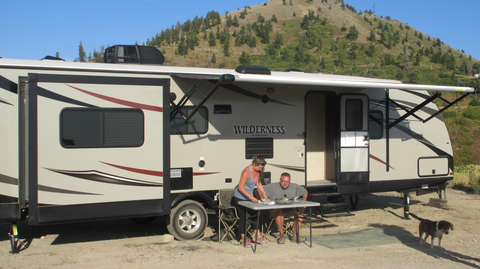 s04e07 — Cross-Country RV Adventure