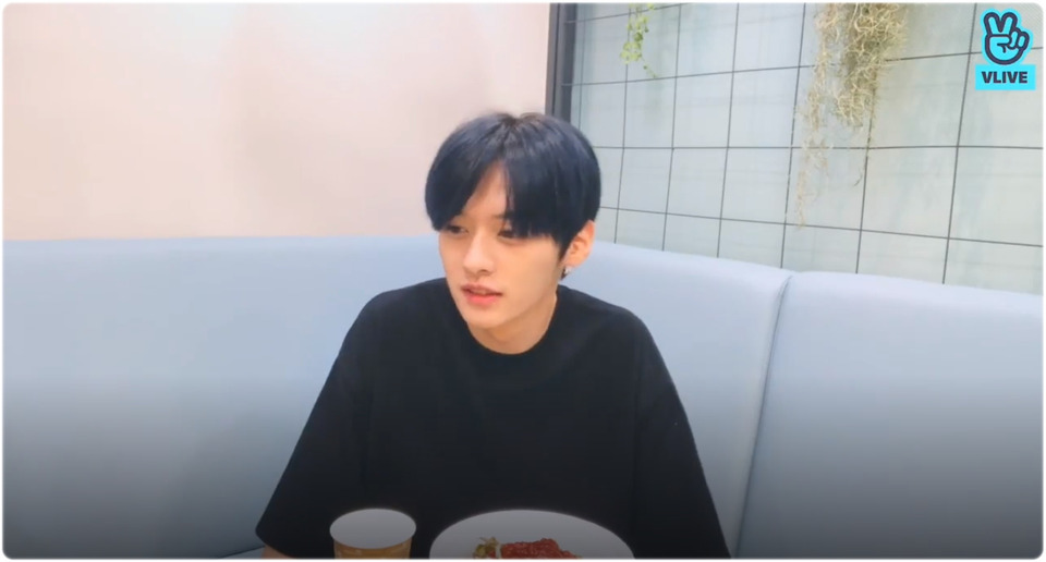 s2019e245 — [Live] LEE KNOW RI BANG (Lunch Time)
