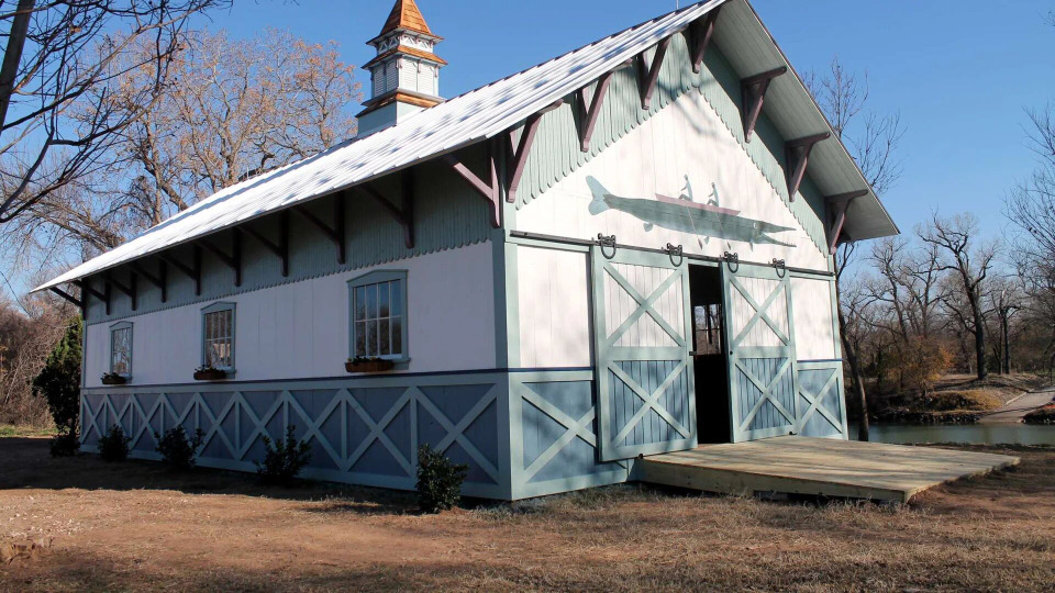 s01e04 — Waco Boathouse