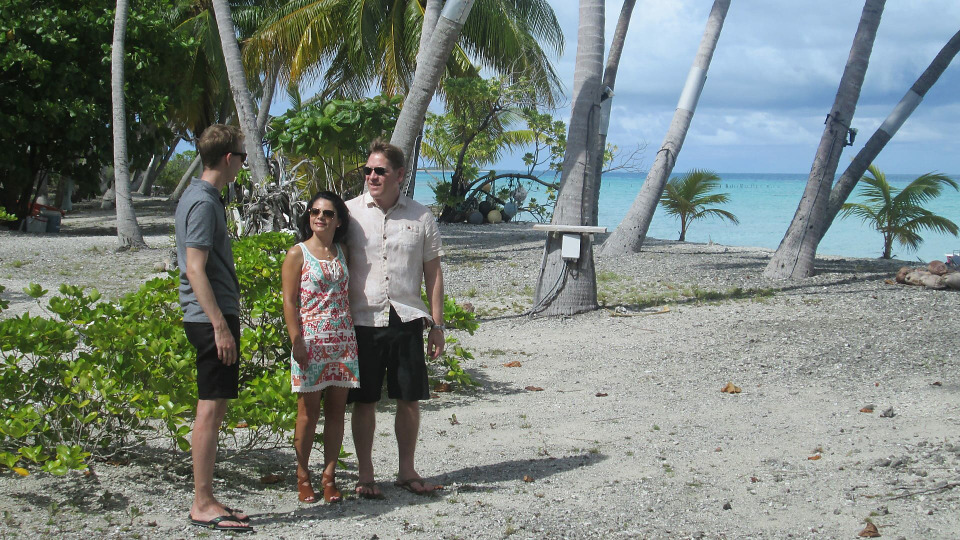 s04e14 — A Belated Honeymoon in Tahiti