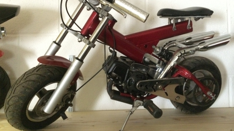 s02e02 — Hot Rods, Trucks and Miniature Bikes