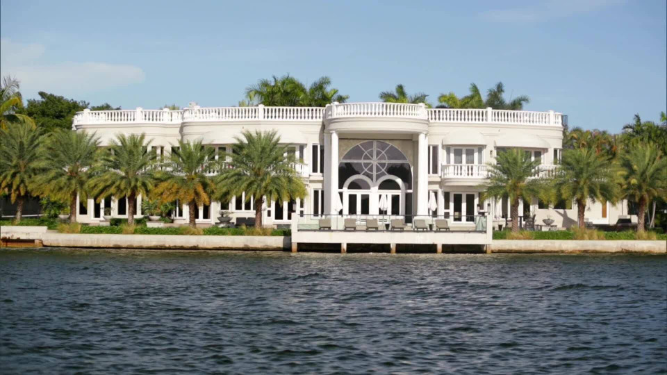 s2014e16 — A Woman Bargains for Luxury with a Waterfront View