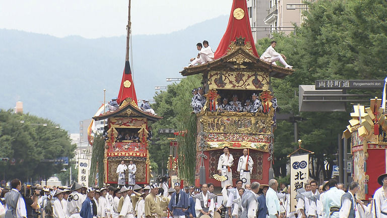 s05e13 — Gion Matsuri Floats: The Pride of Generations Revived
