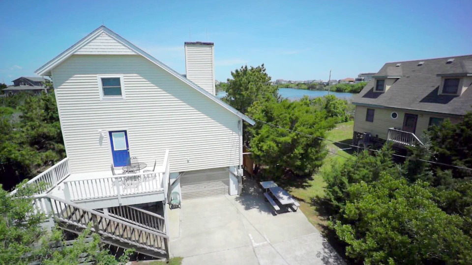 s2015e16 — A Young Couple with a Baby on the Way Searches for a Beach House on the Outer Banks