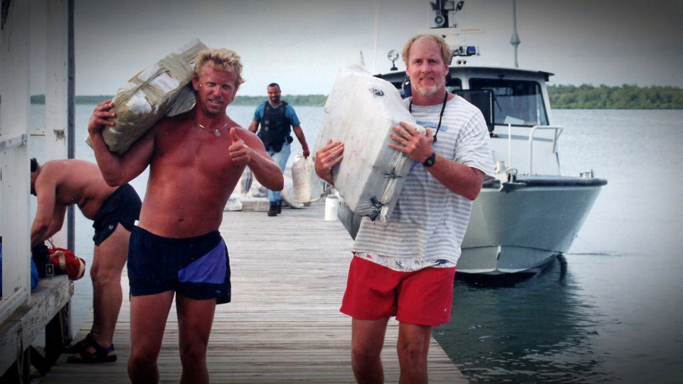 s01e02 — Operation Cayman: Drug Smuggling on the High Seas