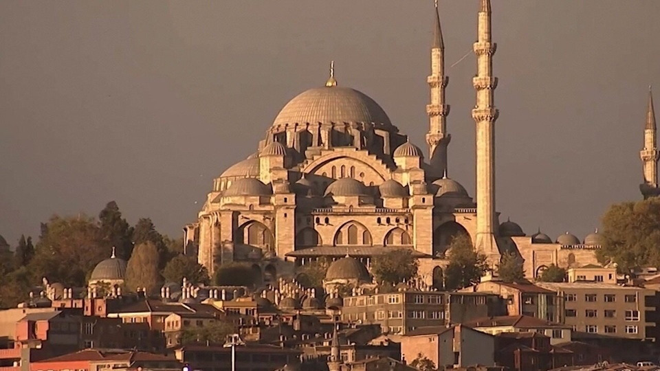 s01e03 — Istanbul, Turkey