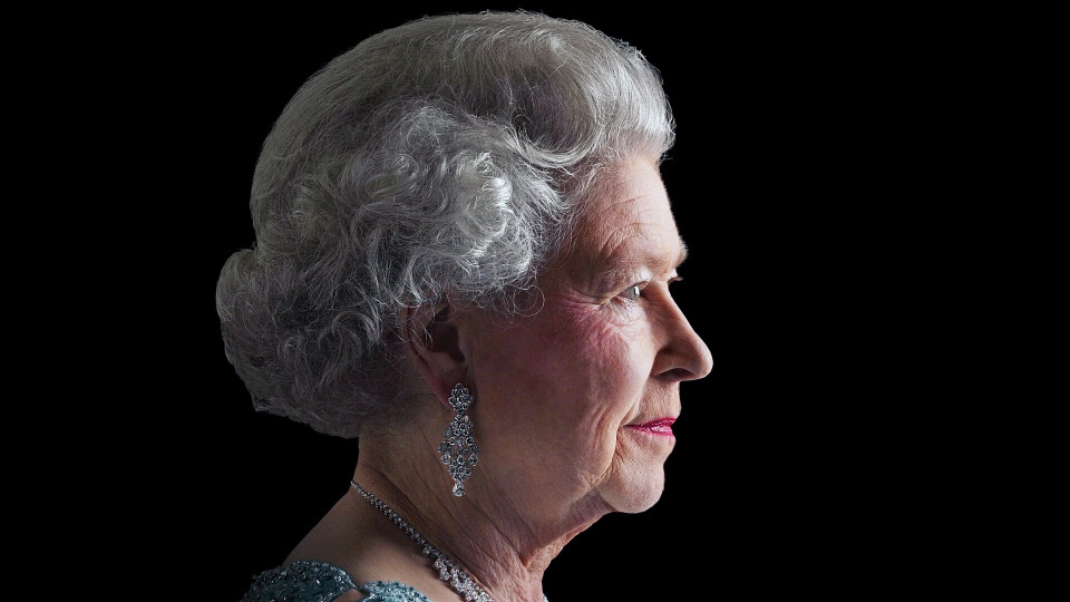 s01e01 — Queen Elizabeth II