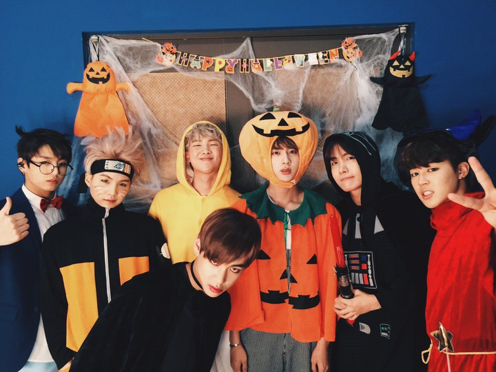 s01e49 — Halloween Party with BTS