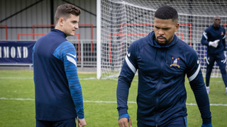 s03e09 — La Locker Room Aux Folles