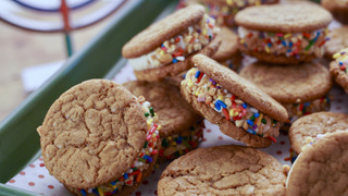 s11e05 — Chrismukkah Cookie Swap