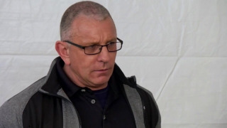 s10e06 — Dog and Pony Show