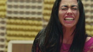 s02e21 — Capítulo 21 Paula enfrenta a Rosario y le dice que no vale la pena que busque a Antonio. ¡Antonio no se da cuenta que Rosario está a unos pasos!