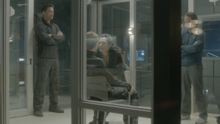 s01e13 — Dans L'Ombre