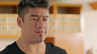 s02e53 — Capítulo 53 | El Ángel le perdona la vida a Andrómeda y a sus amigas; Les ofrece una buena suma de dinero y les pide que se vayan del pueblo.