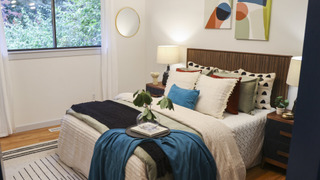 s04e01 — New Market, New Man