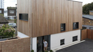 s18e08 — London: Miniscule House