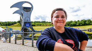 s03e10 — Lewis & Harris