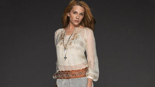 s08e01 — The Girl Who Won't Stop Talking, Part 1