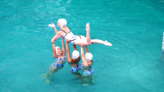 s10e04 — Hashtag Sell This Bitch!