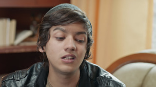 s02e42 — Capítulo 42 Antonio sale de la cárcel! ¡El Bólido tiene sed de venganza porque Paula lo ha traicionado!