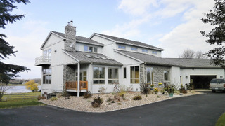 s01e02 — A Lottery Winner's Dog House