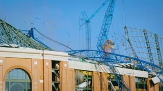 s03e05 — Crash of the Titan