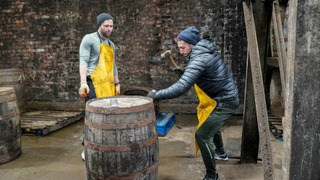 s33e03 — Who Has This One in the Bag?