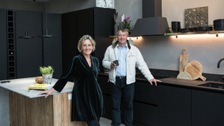 s02e01 — Carlos & Maite