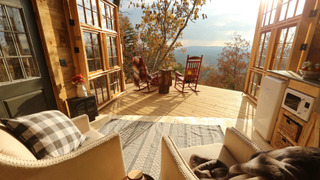 s03e09 — The Honeymoon Suite