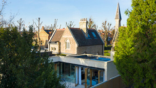 s21e01 — South West London