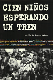 Cien niños esperando un tren