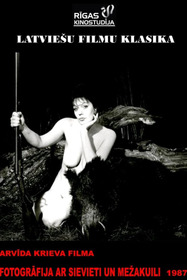 Фотография с женщиной и диким кабаном