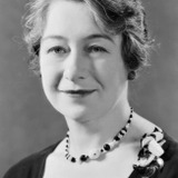 Isabel La Mal — Patron in Frisky Rabbit (Uncredited)