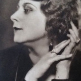 Nelly Gaierová — Countess Langus