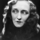 Berthe Bovy — La supérieure de Paris