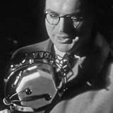 André Zwobada — L'ingénieur (uncredited)