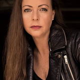 Gina Limbrick — Restaurant Patron (uncredited)