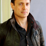 Angelo Olivier — Empleado Hotel Lujo