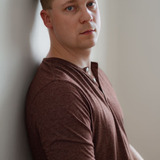 Rick Bolander — Broker (uncredited)