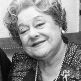 Rafaela Aparicio — Mujer con niños