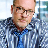 Марк Томпсон — Officer Mark