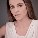 Adriana Nieto — Receptionista Registro Civil